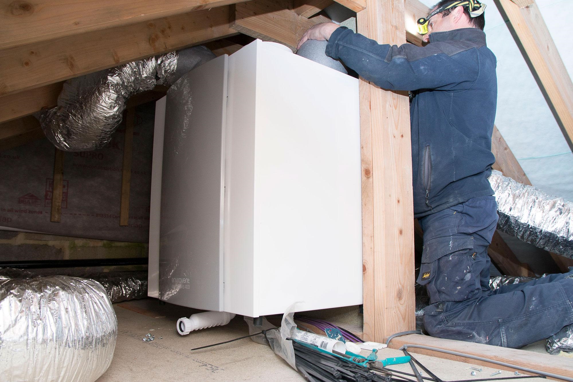 Installation of a heat recovery unit and thermally insulated ducts in the attic